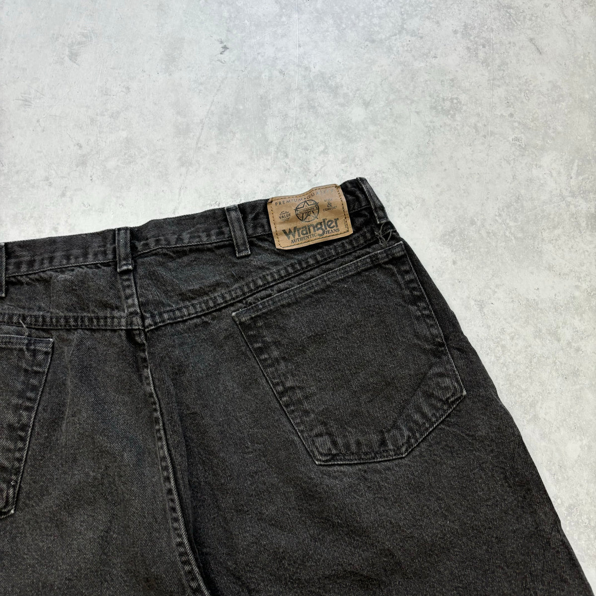 Vintage Wrangler Jorts W38 Mens Denim Shorts Black Baggy Relaxed Fit