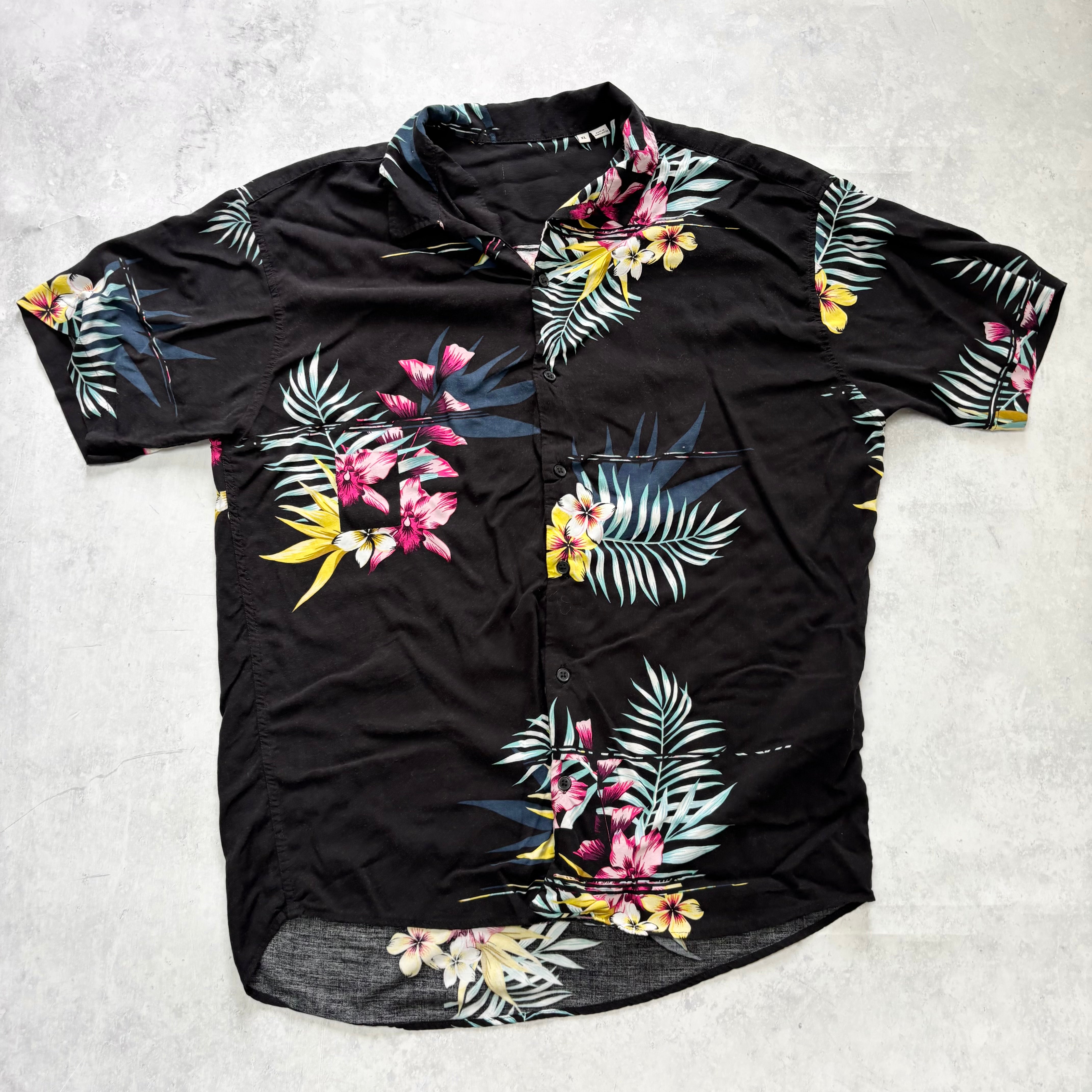 Hawaiian Shirt Mens XL Black Floral Aloha Short Sleeve Viscose (E)