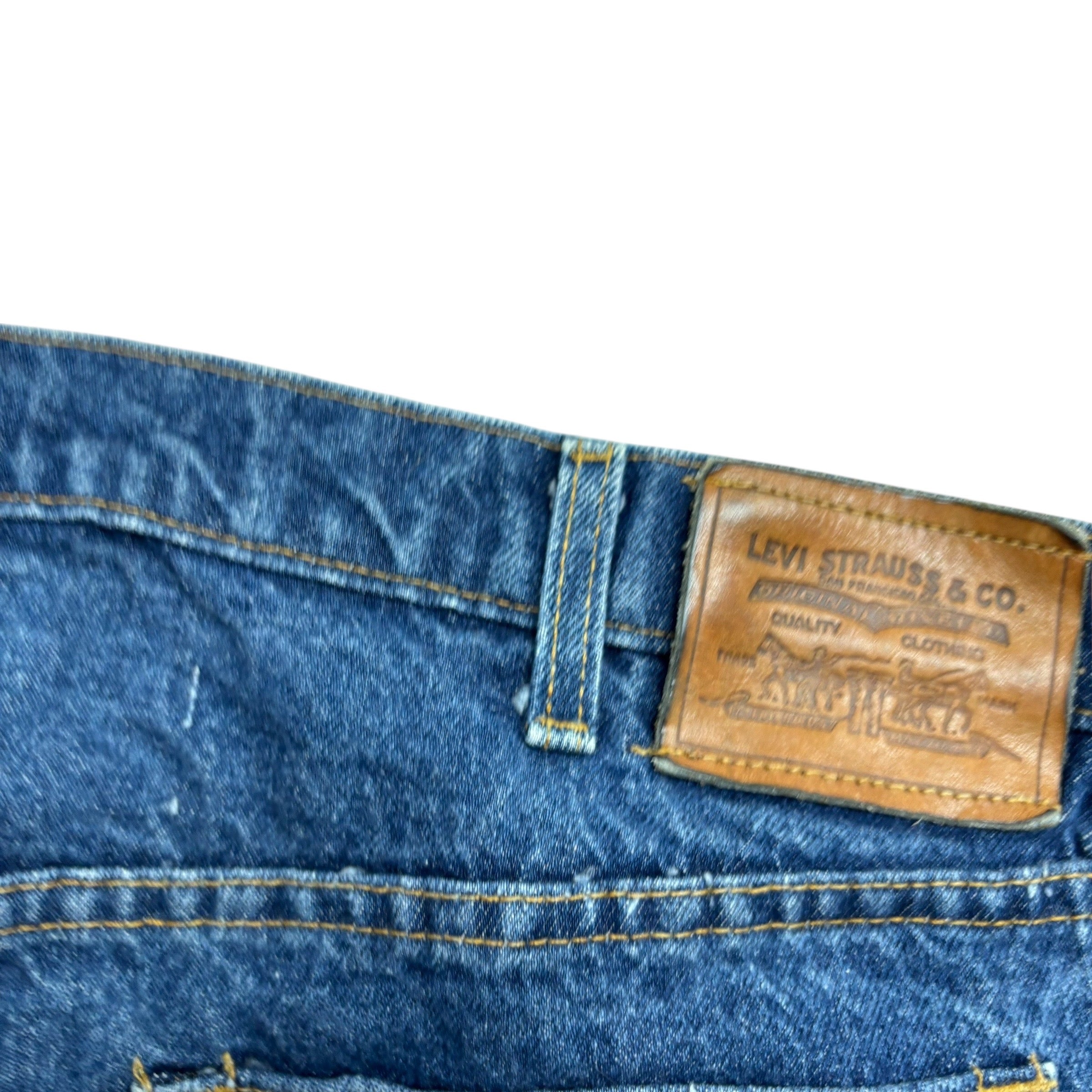 Levis Jeans W42 L31 Mens Mid Blue Relaxed Straight Fit USA Made Vintage (E)