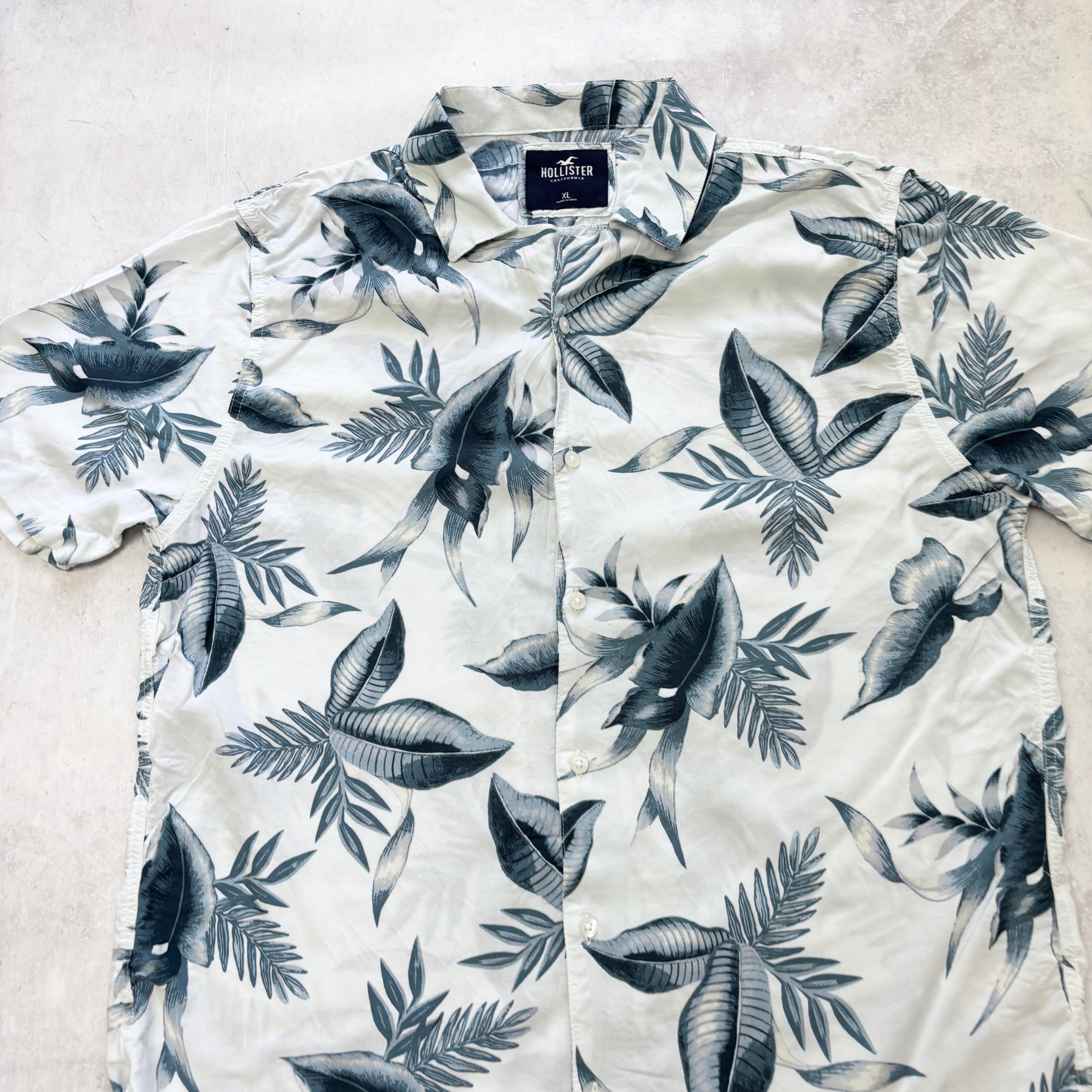 Hollister Hawaiian Shirt Mens XL White Blue Floral Short Sleeve Viscose (E)