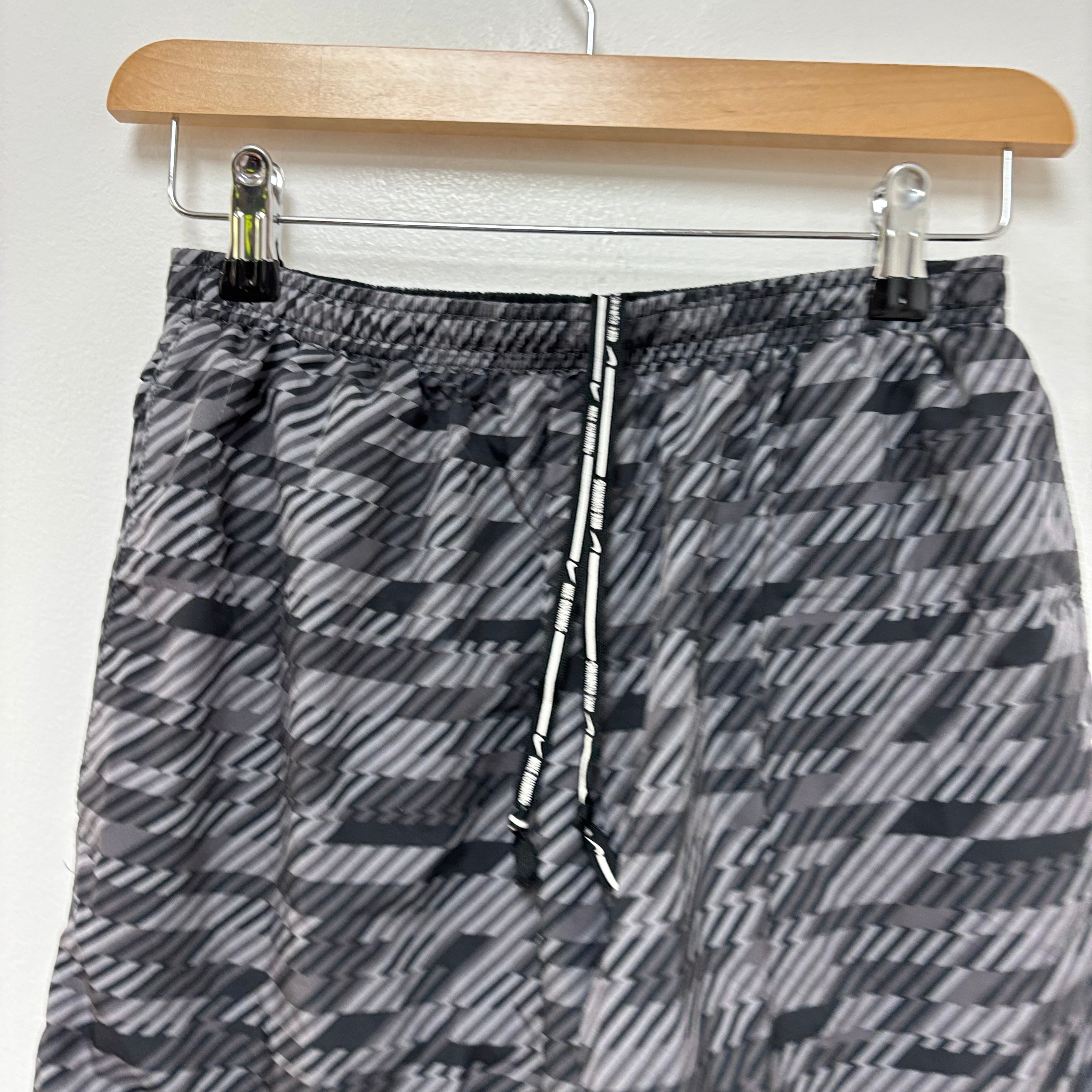 Nike Shorts Womens Medium Grey Dri Fit Running Sports Gym Athletic (E)