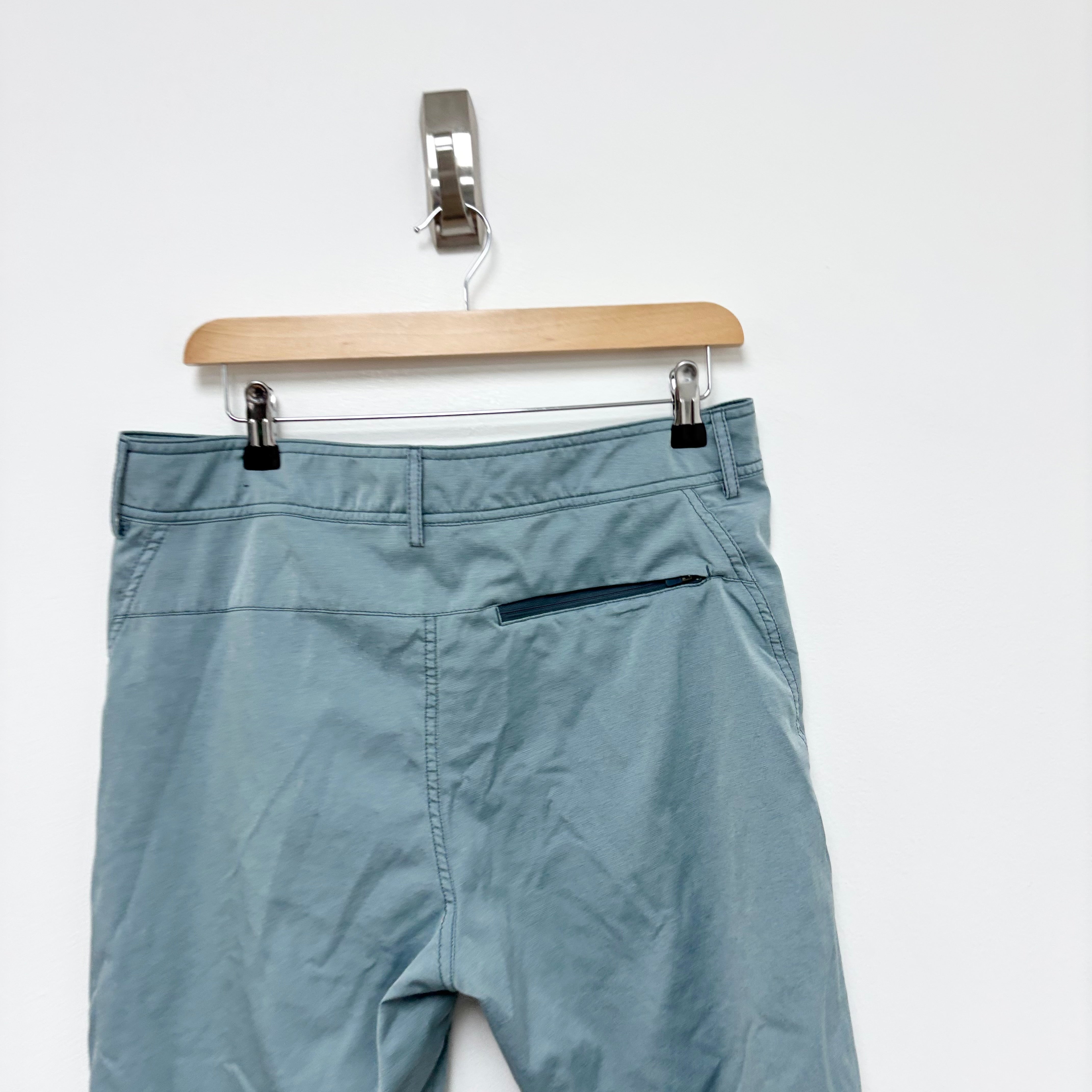 Adidas Shorts Mens W34 Blue Sports Running Gym Athletic Pockets (E)