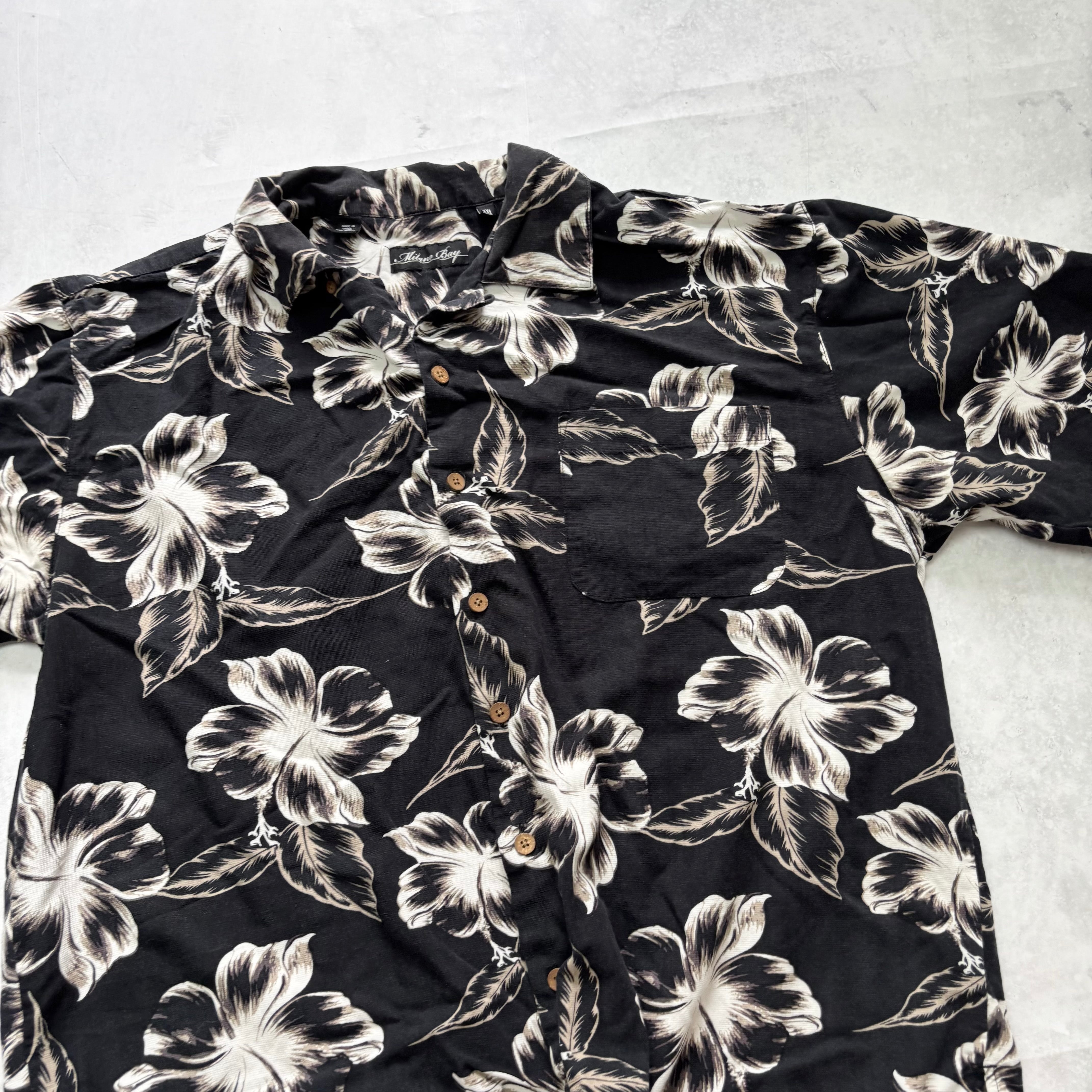 Vintage Hawaiian Shirt Mens XL Black Floral Aloha Short Sleeve Rayon Blend (E)