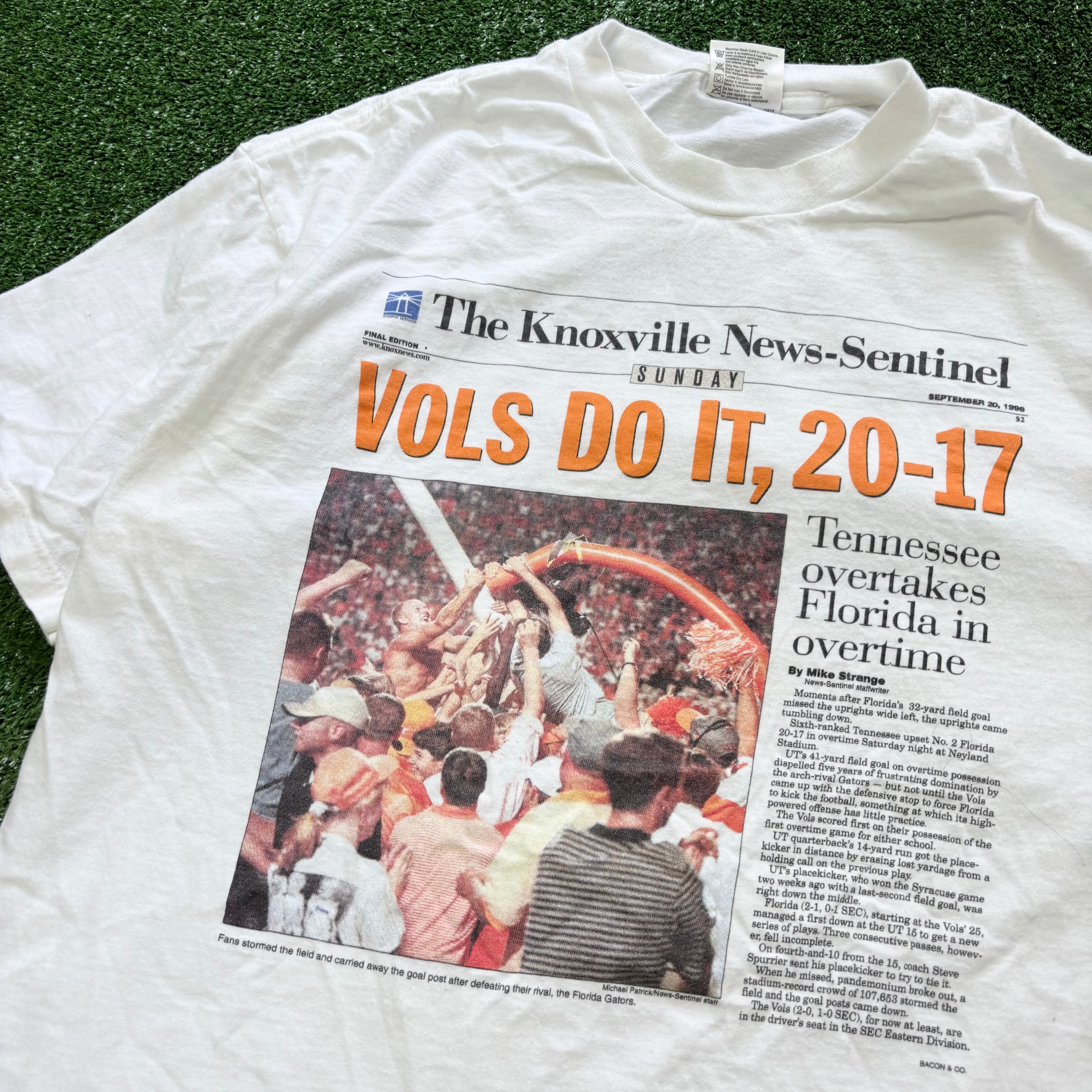 Vintage T Shirt Mens XL White Graphic Print 90s Newspaper Sports (E)