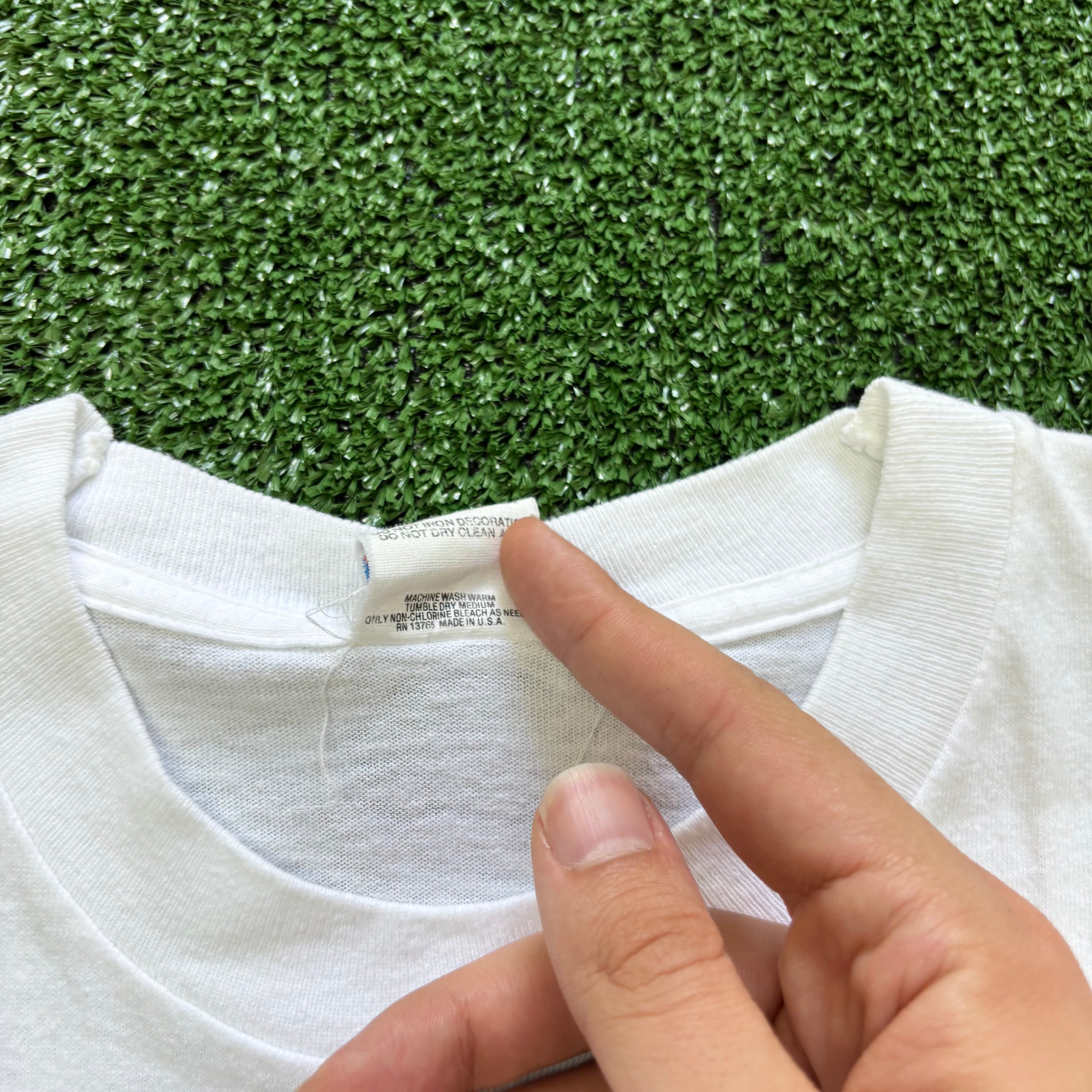 Vintage T Shirt Mens Small White Single Stitch Graphic Print 90s Tourist (E)