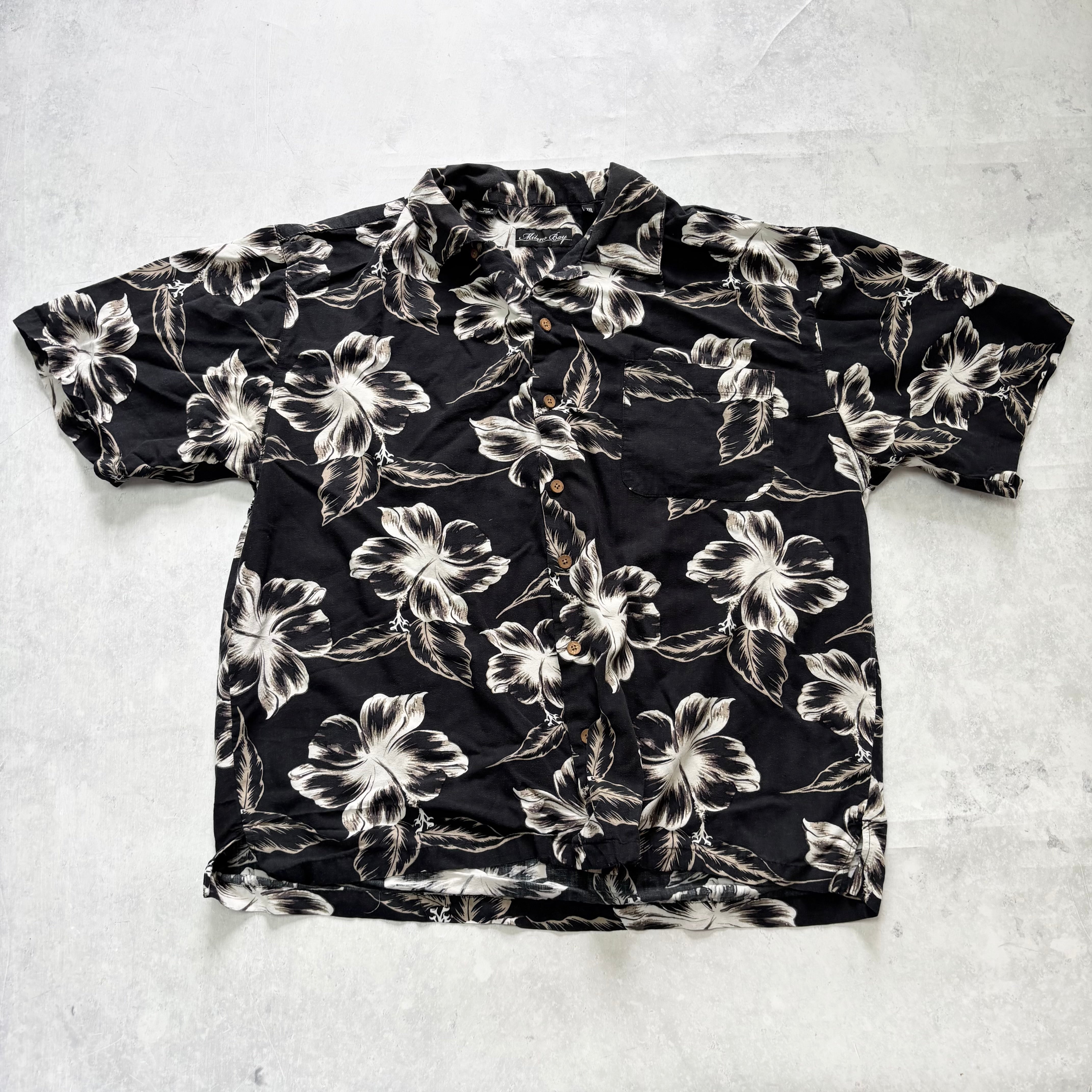 Vintage Hawaiian Shirt Mens XL Black Floral Aloha Short Sleeve Rayon Blend (E)