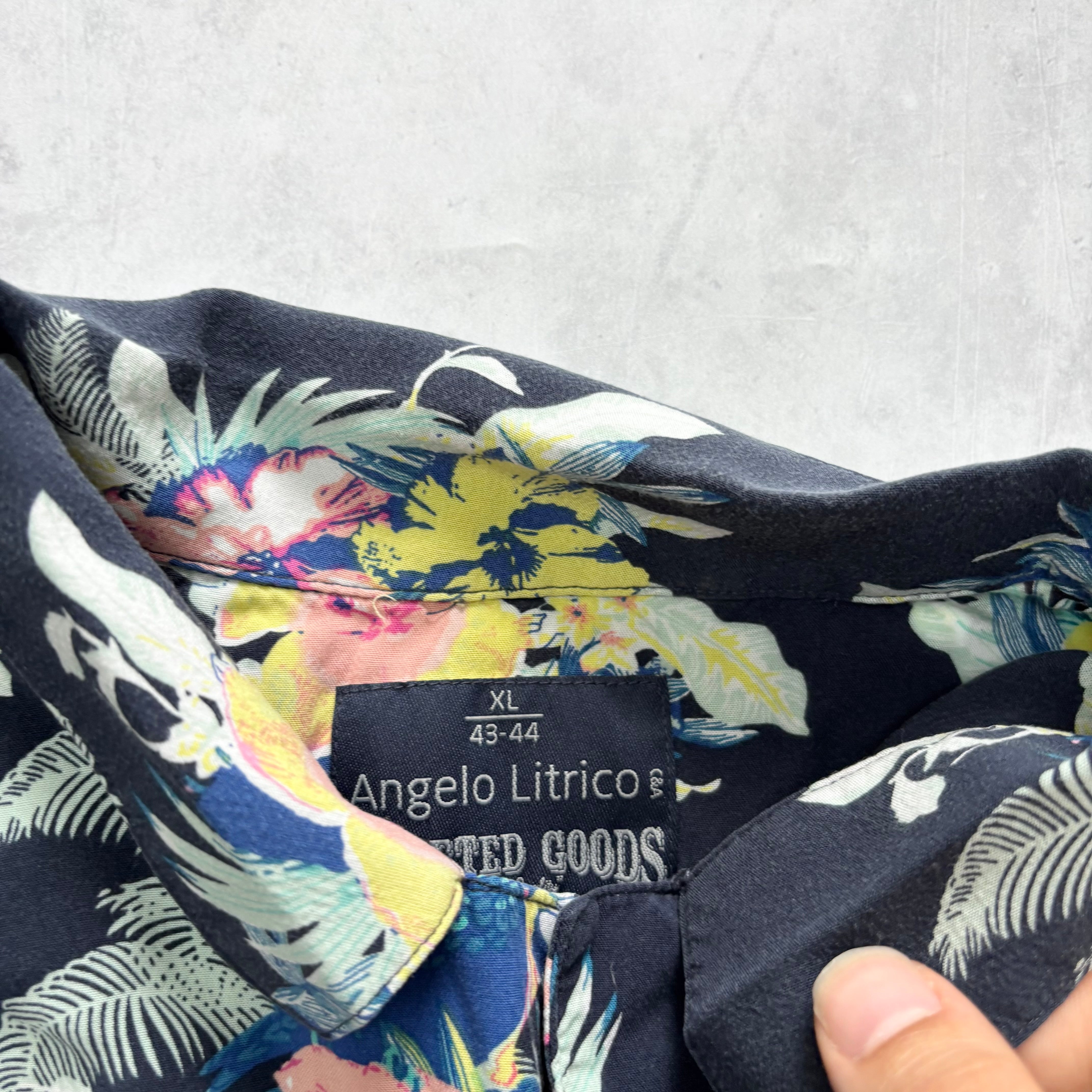 Hawaiian Shirt Mens XL Navy Floral Aloha Short Sleeve Viscose Slim Fit (E)