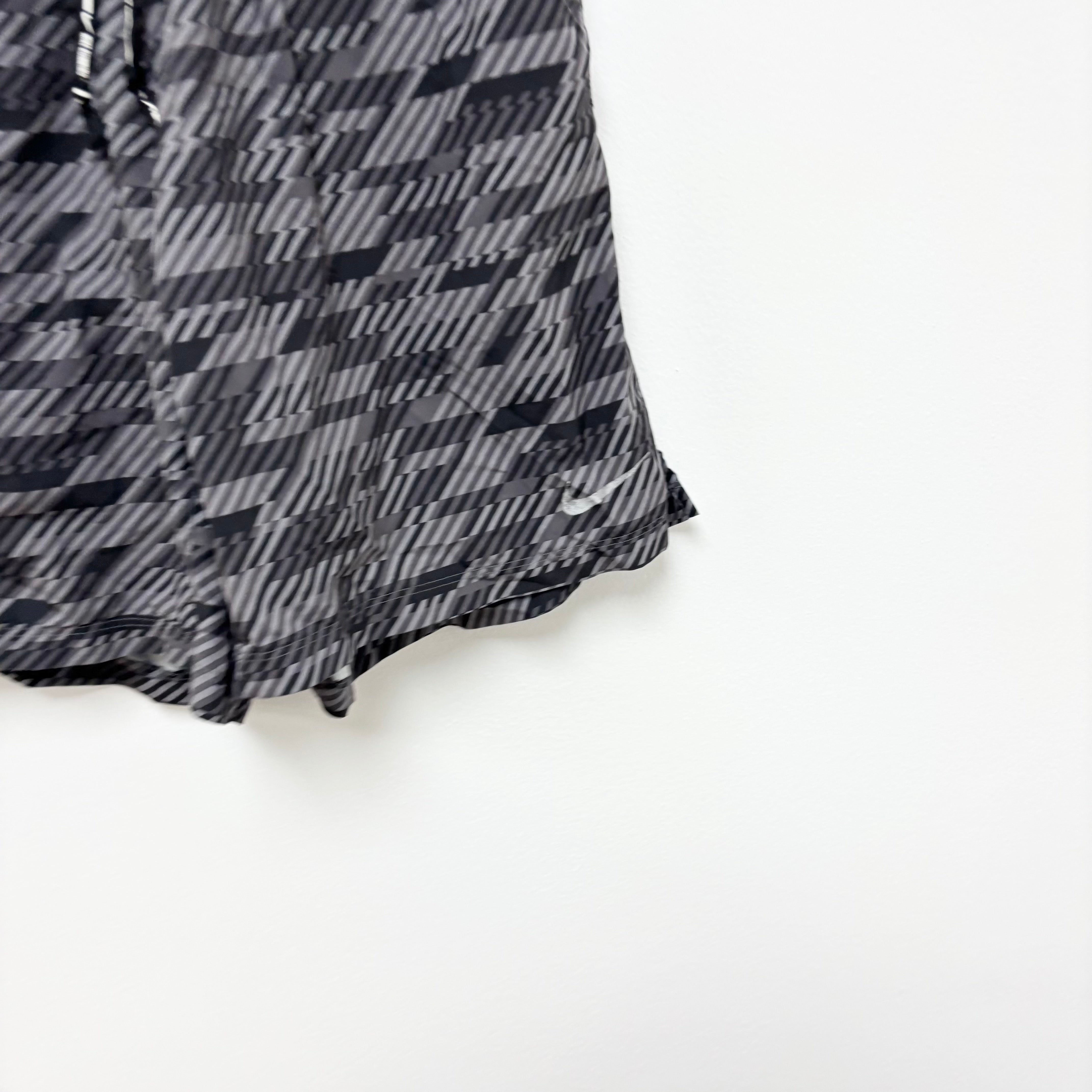 Nike Shorts Womens Medium Grey Dri Fit Running Sports Gym Athletic (E)