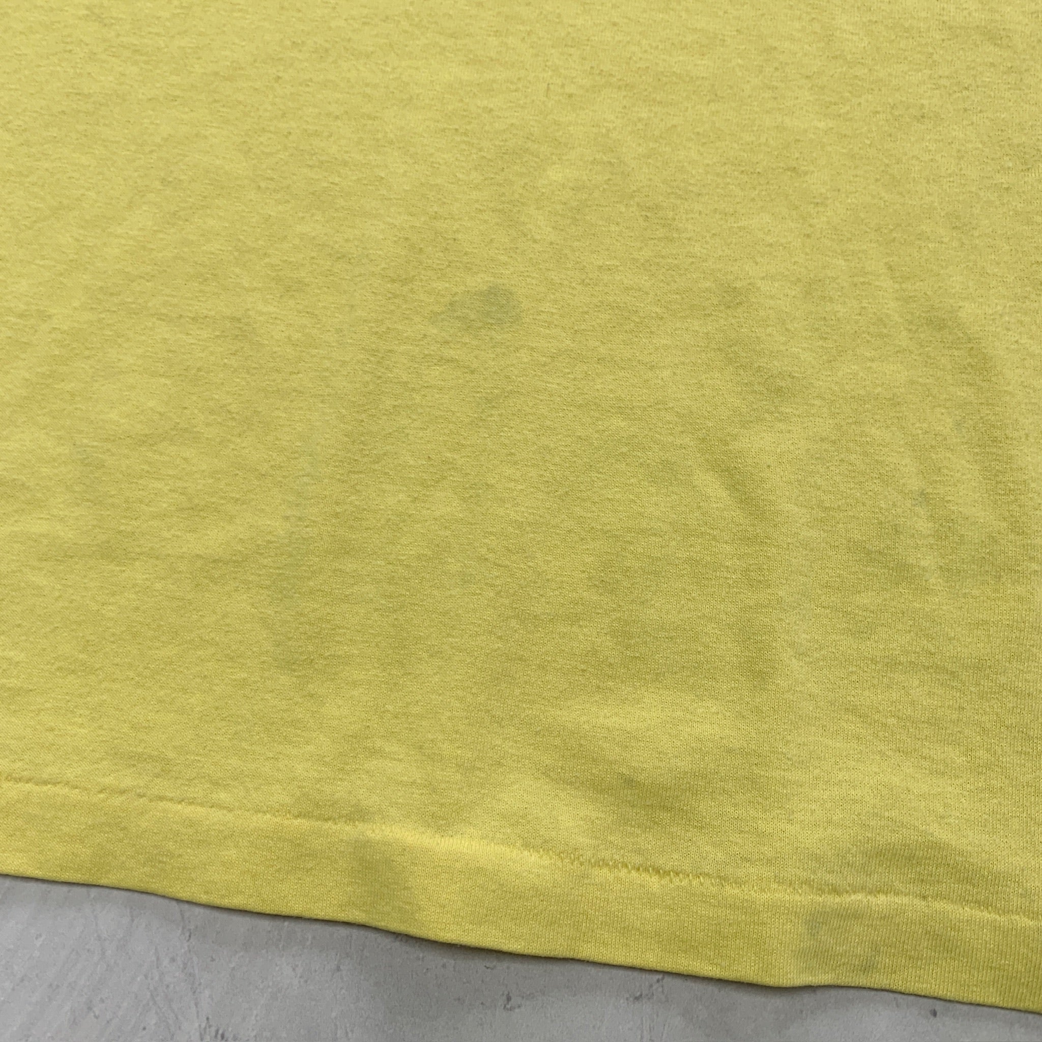 Vintage T Shirt Mens Medium Yellow Single Stitch Graphic Print 90s USA