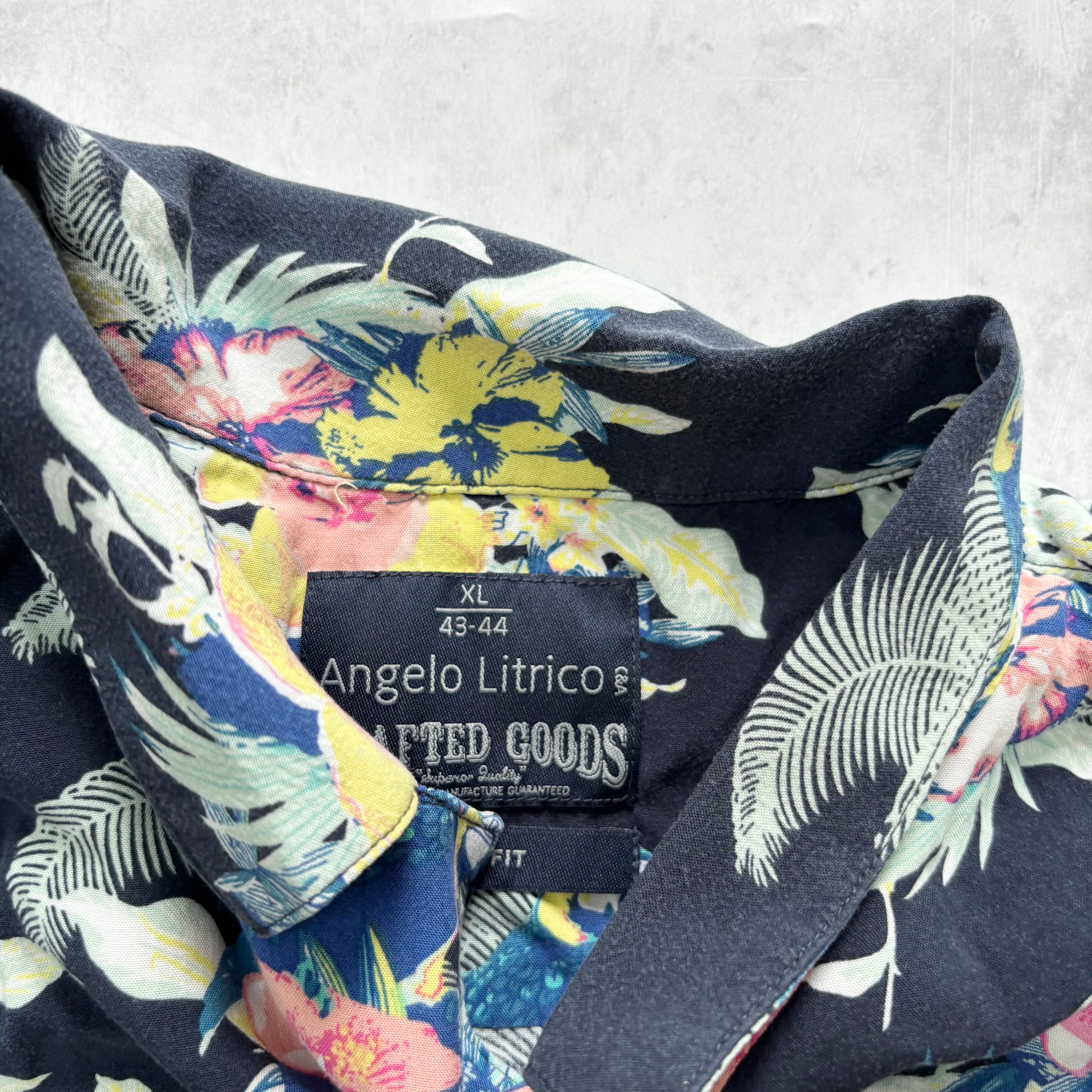Hawaiian Shirt Mens XL Navy Floral Aloha Short Sleeve Viscose Slim Fit (E)
