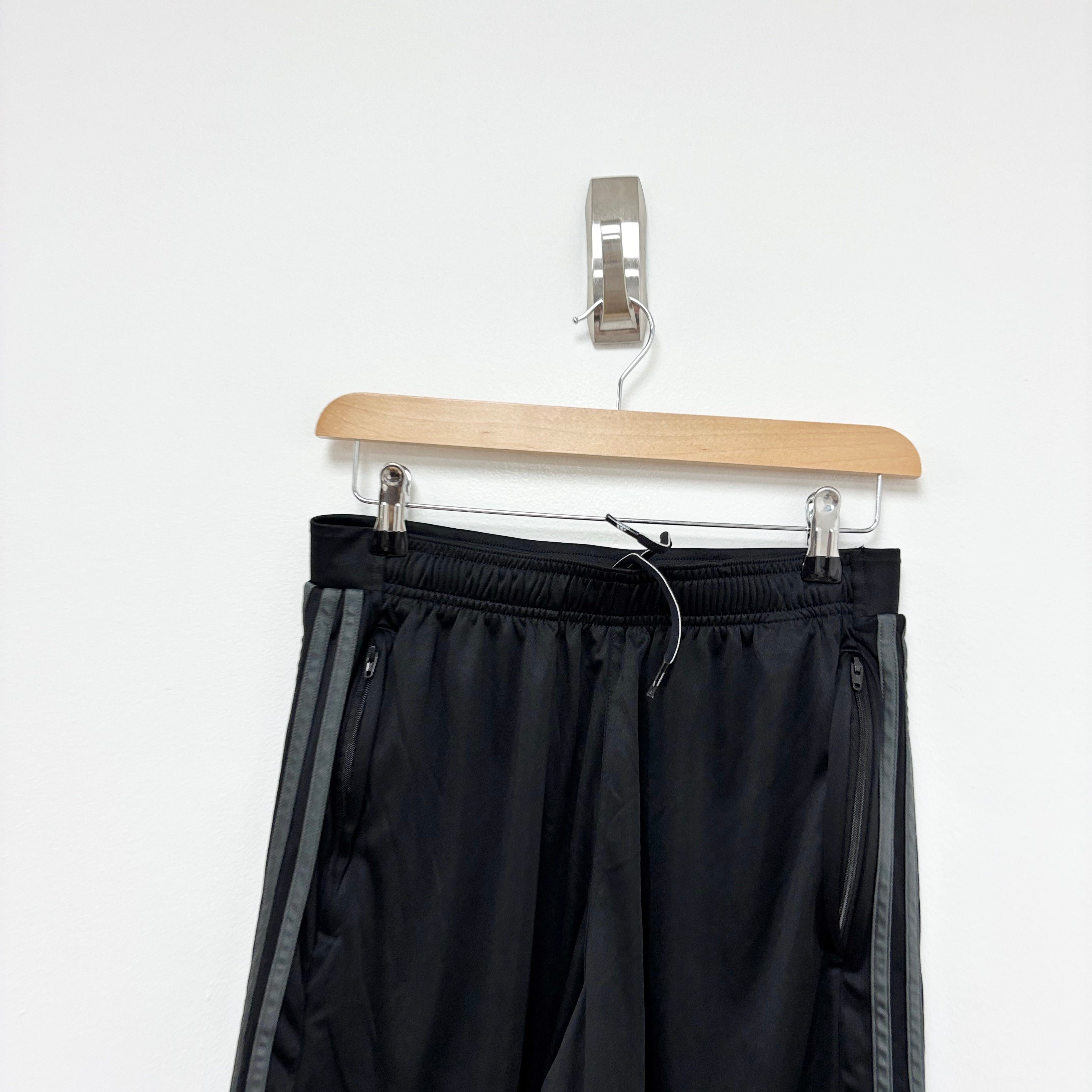 Adidas Shorts Mens Medium Black Sports Running Gym Athletic Pockets (E)