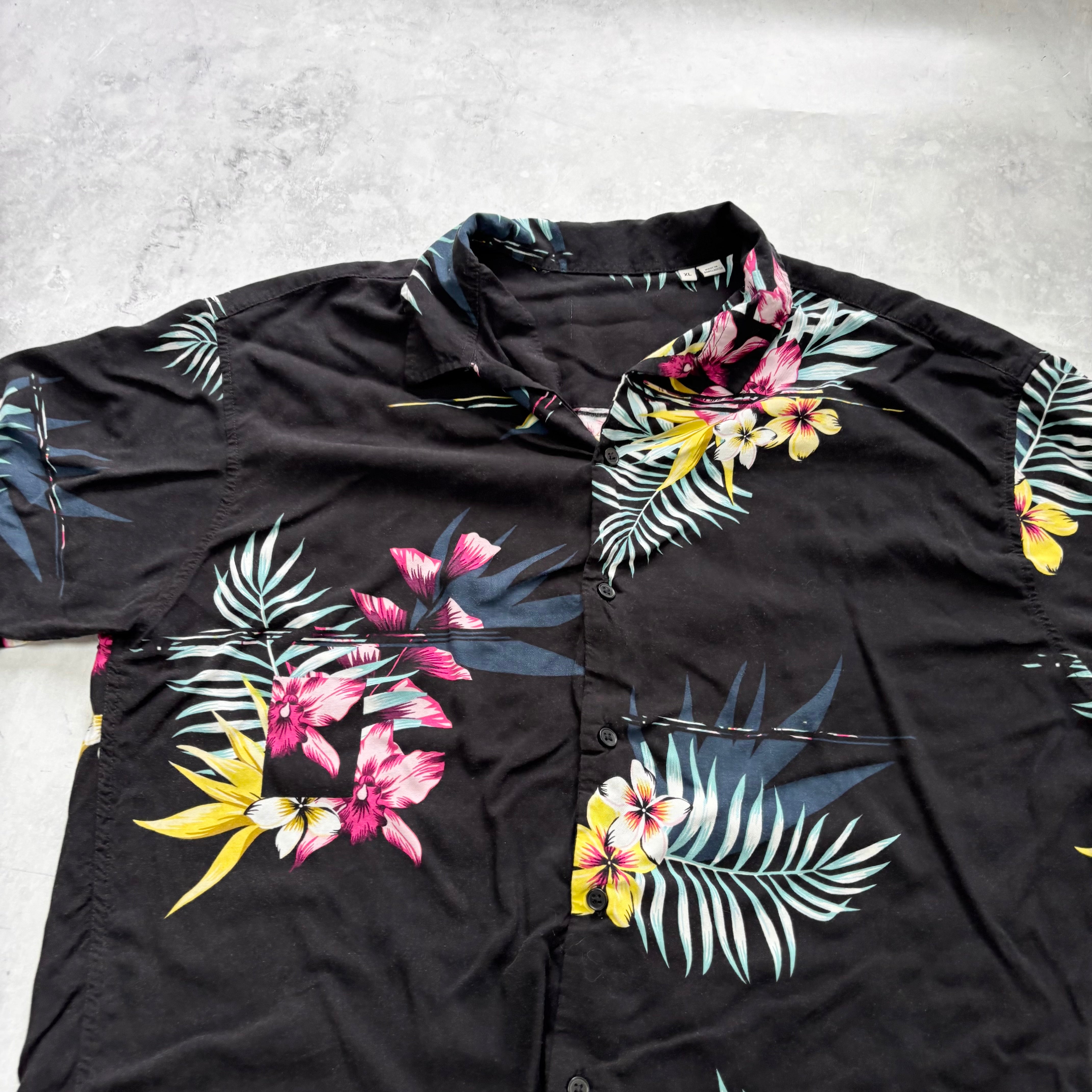 Hawaiian Shirt Mens XL Black Floral Aloha Short Sleeve Viscose (E)