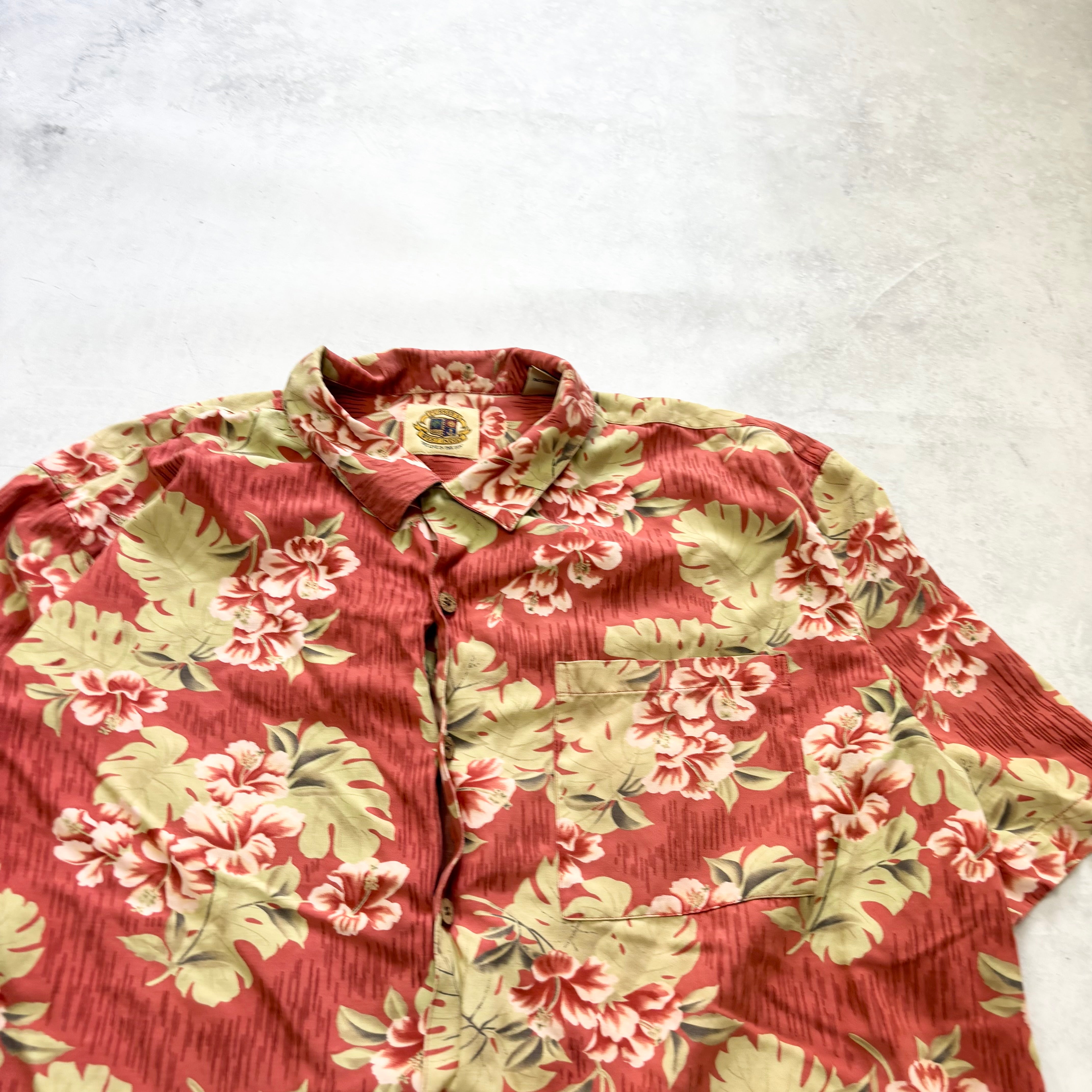 Hawaiian Shirt Mens XL Red Floral Aloha Short Sleeve Silk Blend Funky (E)