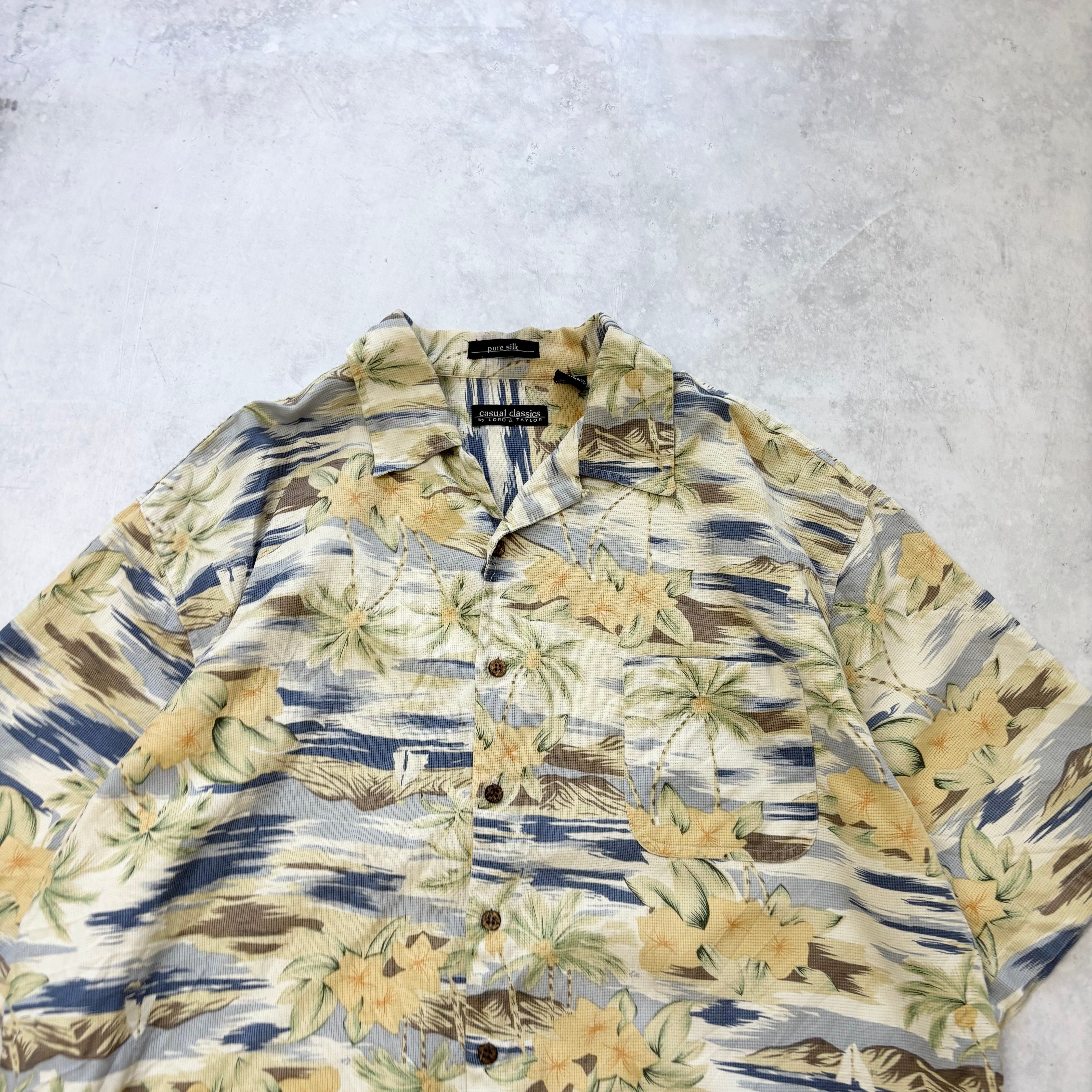 Vintage Hawaiian Shirt Mens XL Multicoloured Floral Aloha Short Sleeve Silk (E)